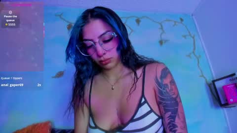 miss_evans_ online show from April 22, 2026, 2:58 am