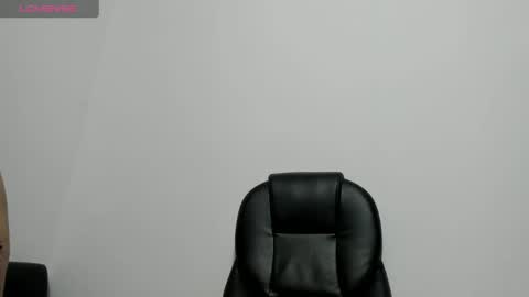 miss_eylens online show from April 19, 2026, 1:38 am