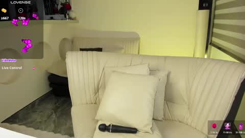 Snapshot of miss_ginebra_1 chatting on February 18, 2025, 1:43 am insta online show from February 18, 2025, 1:43 am