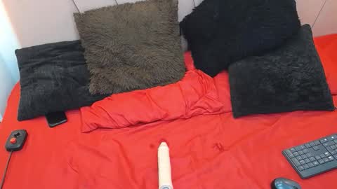 mia online show from November 25, 2025, 11:27 pm