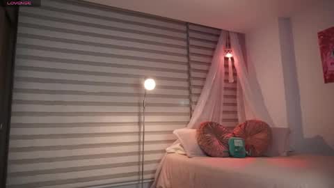 Alejandra online show from April 7, 2026, 2:01 am