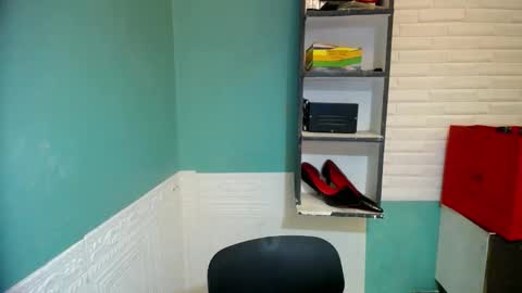 Snapshot of miss_rona_xoxo chatting on May 6, 2026, 1:16 pm Rona online show from May 6, 2026, 1:16 pm