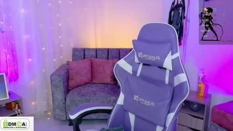 Snapshot of miss_scarllet chatting on May 4, 2026, 1:07 pm 100 thumbs up online show from May 4, 2026, 1:07 pm