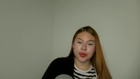 Snapshot of miss_sophie1 chatting on May 7, 2026, 1:33 am sophi 3 online show from May 7, 2026, 1:33 am