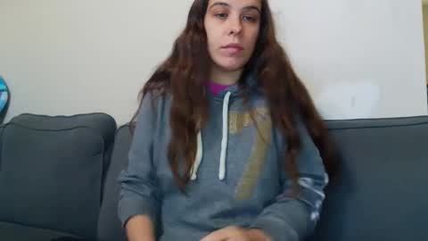 Bella online show from October 1, 2025, 2:23 pm