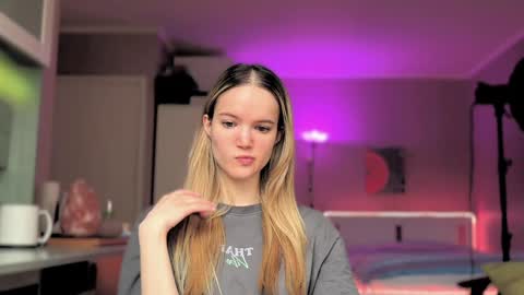 Snapshot of miss_sweetdream chatting on December 26, 2024, 9:22 am Emily online show from December 26, 2024, 9:22 am