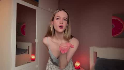 Snapshot of miss_sweetdream chatting on December 16, 2025, 8:14 pm Emily online show from December 16, 2025, 8:14 pm