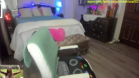 Trixie007 online show from May 21, 2026, 8:05 pm