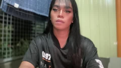 miss_veron_xoxo online show from April 24, 2026, 2:08 pm