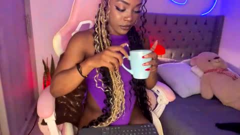 Tay Tay Independent Model   online show from December 14, 2024, 7:51 am