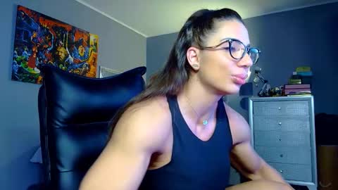 Alesyamuscledoll online show from May 4, 2026, 6:59 pm