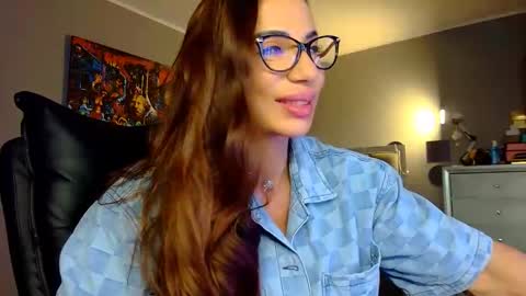 Alesyamuscledoll online show from May 24, 2026, 8:14 pm
