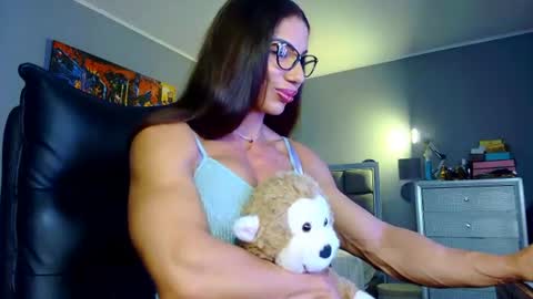 Alesyamuscledoll online show from July 3, 2026, 8:26 pm
