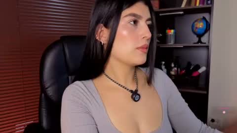 Snapshot of missatenea2 chatting on July 14, 2026, 1:17 pm Laura online show from July 14, 2026, 1:17 pm
