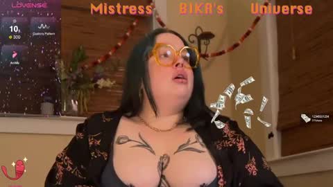 Snapshot of missbika chatting on March 4, 2025, 2:27 am Miss Bika online show from March 4, 2025, 2:27 am