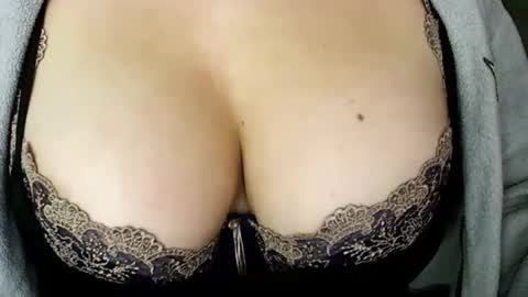 Snapshot of missbiny chatting on June 3, 2026, 3:06 pm Avamlash online show from June 3, 2026, 3:06 pm
