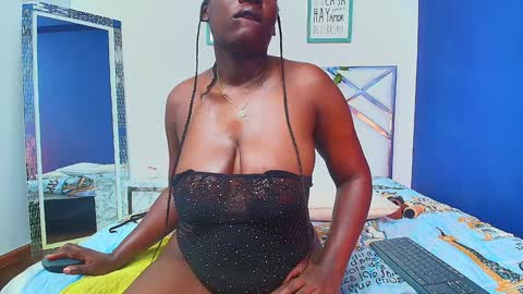 Miss Evelyn  online show from December 22, 2024, 6:59 pm