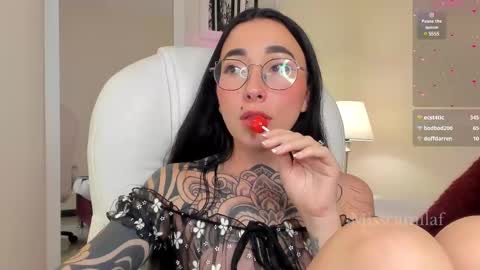 Camila Flores online show from March 5, 2025, 3:29 am