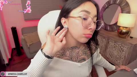 Camila Flores online show from October 9, 2025, 1:09 pm