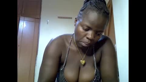misscandy352_ online show from May 19, 2026, 5:52 pm