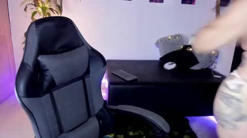 Missy Charlottte.  Hey remember to give me a thumbs up ty online show from December 20, 2024, 3:58 am