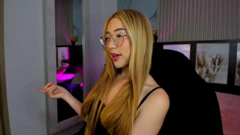 misscheelsee_as online show from September 16, 2025, 10:00 pm