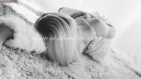 Chloe freelance model Please your thumbs up are important  online show from January 11, 2026, 12:59 am