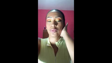 Snapshot of misscruzxz chatting on June 2, 2026, 4:20 pm Donna di Diamanti online show from June 2, 2026, 4:20 pm