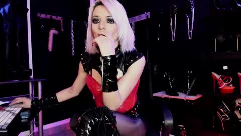 Missdarklady online show from October 17, 2025, 12:01 am