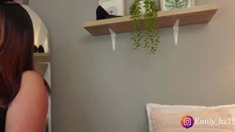 Yuliana online show from November 14, 2025, 9:52 am