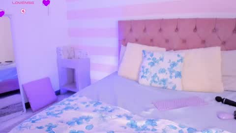 Melany Hiller online show from March 4, 2025, 9:40 am