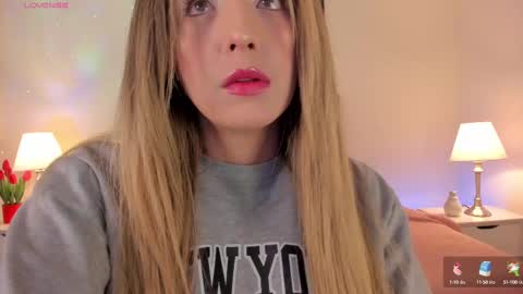 Bella Castillo online show from October 2, 2025, 12:45 pm