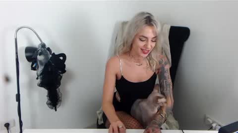 MissJenny7 online show from December 18, 2024, 10:02 pm