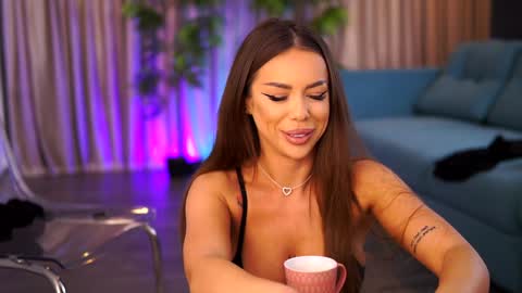 misskiarra online show from January 27, 2025, 6:19 am