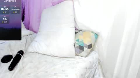 misskiity_ online show from December 2, 2024, 11:34 am