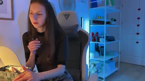 misslalii online show from April 17, 2026, 5:27 pm