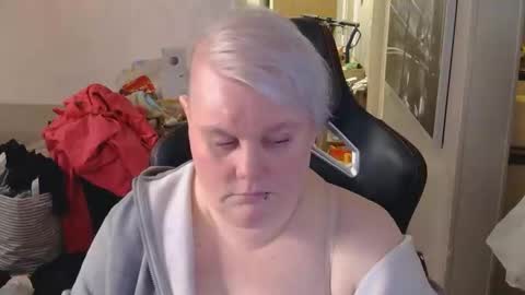 misslj90 online show from April 16, 2026, 7:25 pm