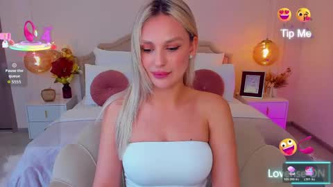 Snapshot of misslou_ chatting on May 18, 2026, 5:13 am Lou online show from May 18, 2026, 5:13 am