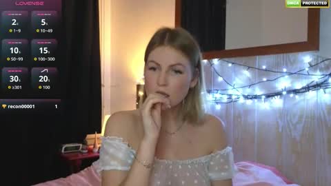 Misslucci online show from December 15, 2025, 5:50 pm