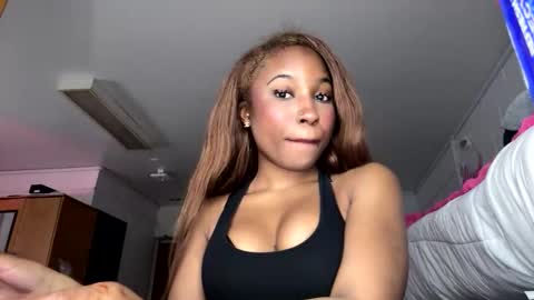 missmarimac online show from February 26, 2026, 9:58 pm