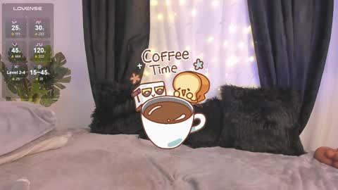 Alejandra  online show from December 19, 2024, 9:18 am