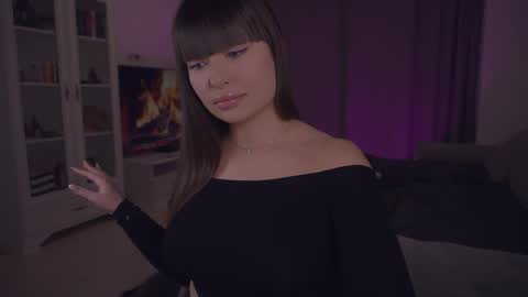 LUXXANDRA online show from February 2, 2026, 6:34 am