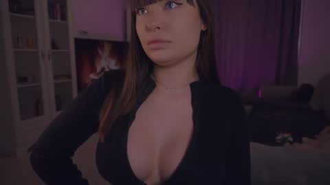 LUXXANDRA online show from March 4, 2026, 6:19 am