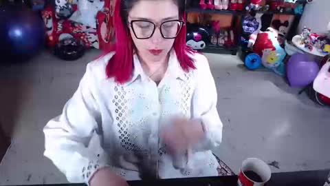 Miss Mia online show from September 29, 2025, 2:55 pm