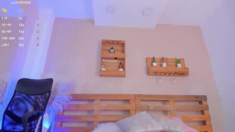 Mia  online show from November 10, 2025, 11:53 am