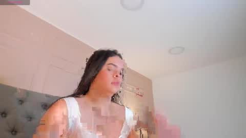 Mia  online show from April 18, 2026, 12:20 pm