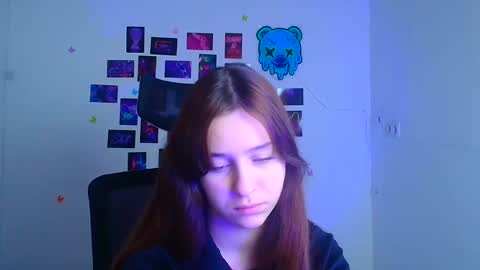 Mia online show from November 22, 2025, 12:37 pm