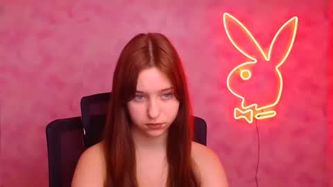 Mia online show from December 4, 2025, 1:09 pm