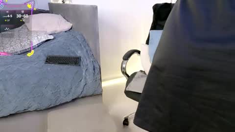 Mia online show from February 1, 2026, 8:29 pm