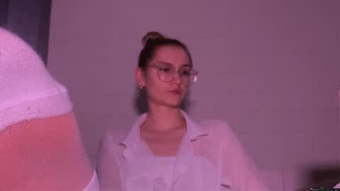 missmiroslava online show from May 7, 2026, 6:35 pm